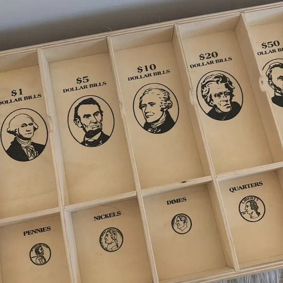 Melissa & Doug Money Counting Tray from the Play Money Set 💵 - Picture 3 of 7